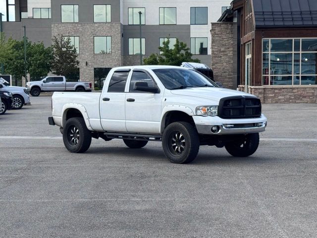 Bright White Clearcoat 2005 Dodge RAM 2500 SLT Quad Cab 4WD Pickup Truck Four-Wheel Drive 4-Speed Automatic