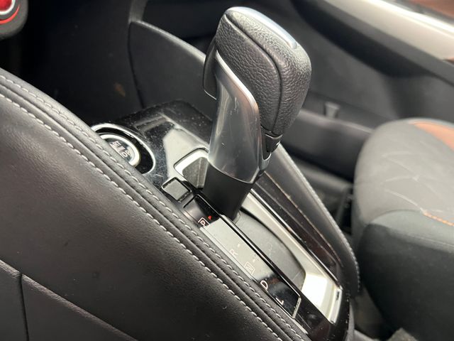 2020 Monarch Orange/Super Black Nissan Kicks SR FWD SUV