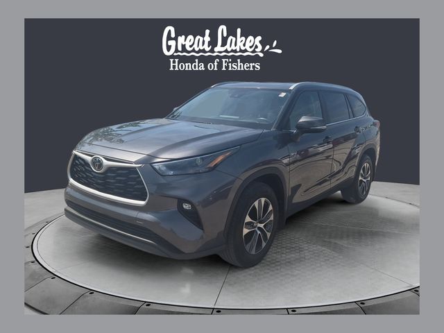 Magnetic Gray Metallic 2024 Toyota Highlander XLE AWD SUV / Crossover All-Wheel Drive 8-Speed Automatic