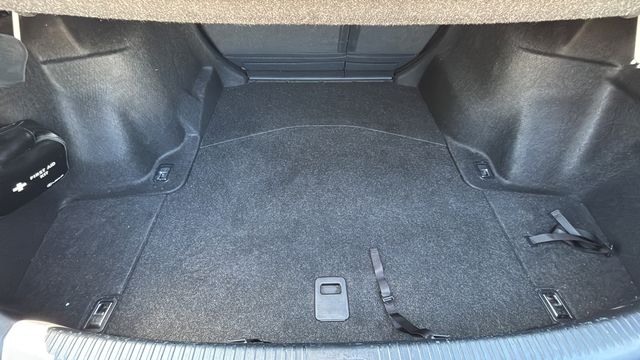 Used 2014  Lexus 250 image 34