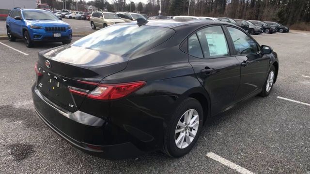 2025 Toyota Camry LE 9