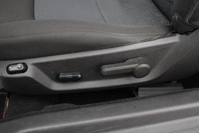 Used 2008 Silver Ford V6 Deluxe image 3