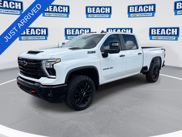 Summit White 2026 Chevrolet Silverado 2500HD Pickup Truck Four-Wheel Drive Automatic