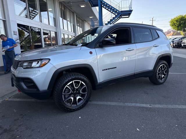 Silver Zynith Metallic Clearcoat 2025 Jeep Compass Trailhawk 4WD SUV / Crossover Four-Wheel Drive 8-Speed Automatic