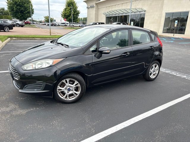 2015 Ford Fiesta Negro (Tuxedo Black) Hatchback Tracción delantera 6 velocidades Automática