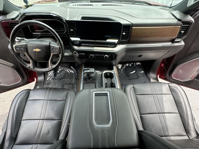 Used 2022  Chevrolet High Country image 9