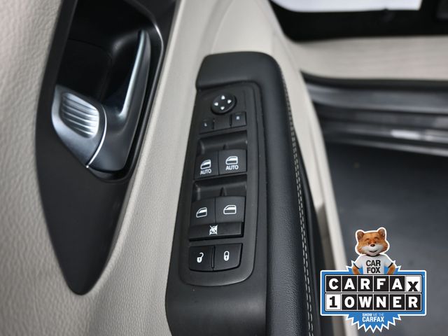 2023 Chrysler Pacifica Touring L photo