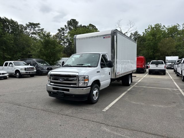 New 2027 Oxford White Ford E-350 SRW image 4