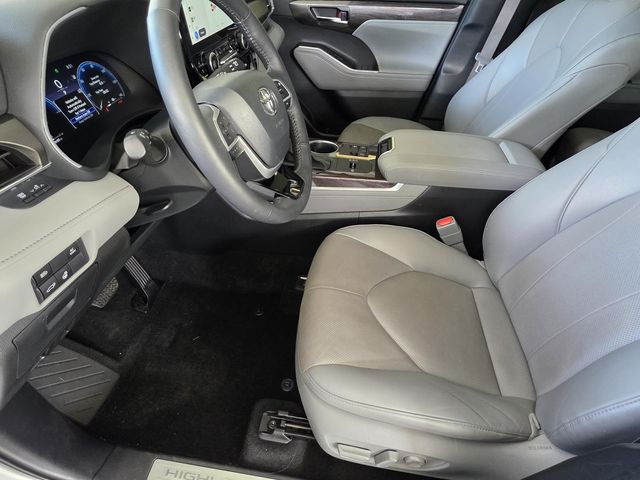 Used 2024 Toyota Highlander Hybrid SUV