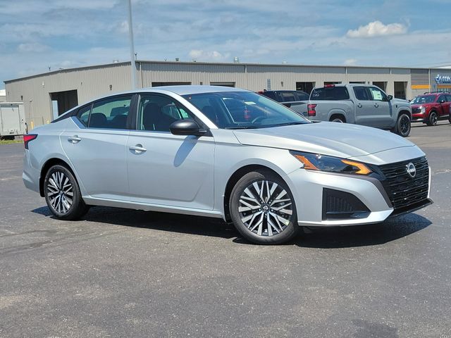 Brilliant Silver Metallic 2026 Nissan Altima Sedan Front-Wheel Drive Continuously Variable Transmission