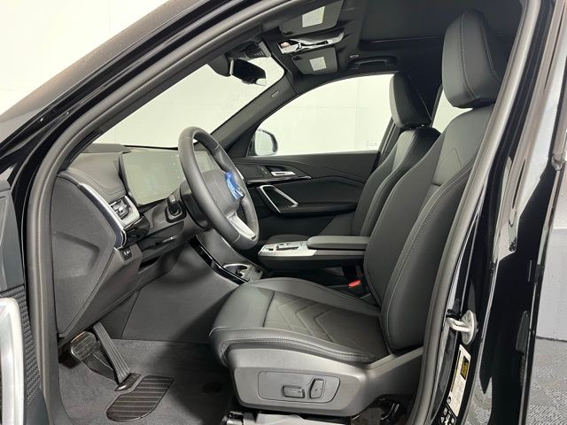 Used 2026 Black BMW xDrive28i image 11