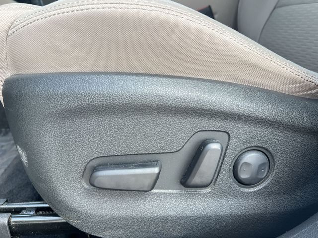 Used 2019 White Hyundai Sport image 34