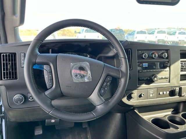 2023 GMC Savana 3500 Work Van 19