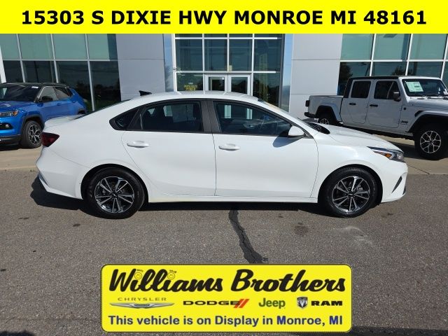 2023 Kia Forte LXS - Snow White Pearl exterior view 4