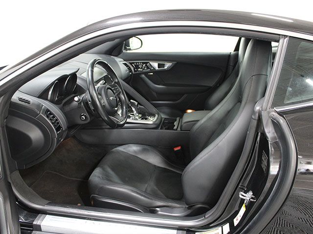 Used 2017 Ultimate Black Metallic Jaguar Premium image 10