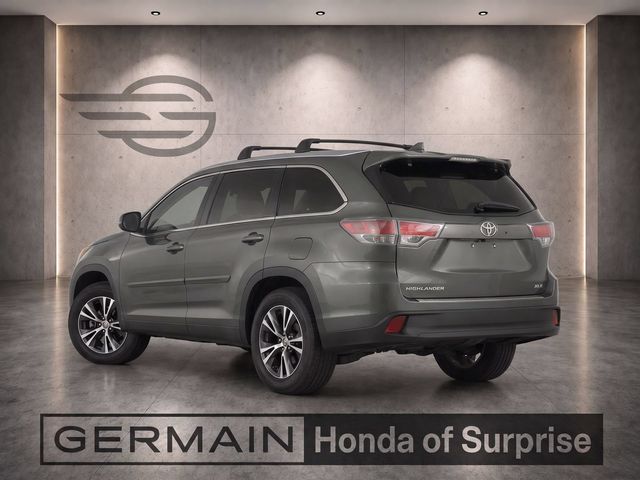 Used 2016 Jade Metallic Toyota XLE V6 image 4