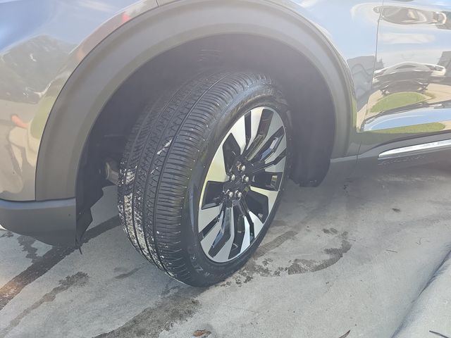 Used 2025 Gray Ford Platinum image 31