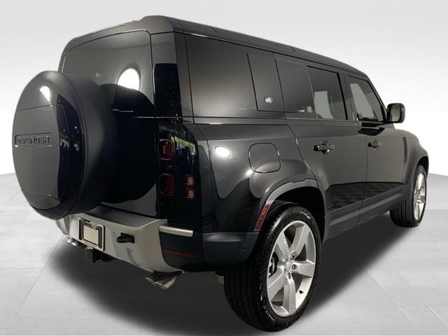 2024 Land Rover Defender 110 SE 5