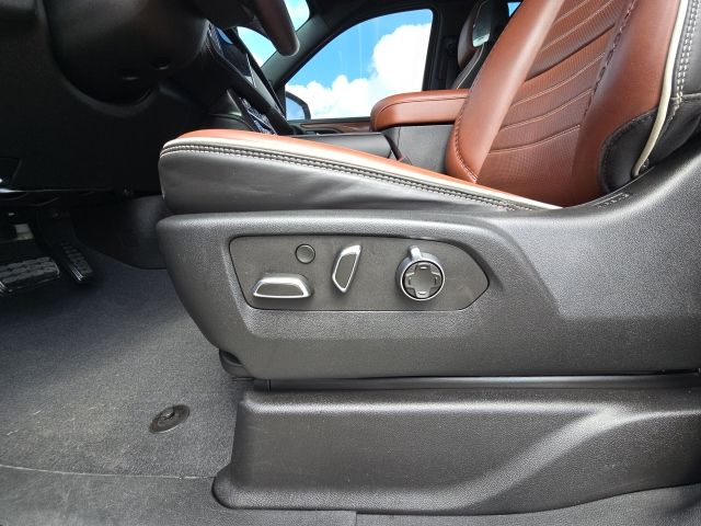 2023 GMC Yukon Denali Ultimate:C02667
