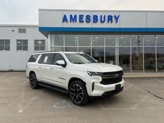 White (Iridescent Pearl Tricoat) 2022 Chevrolet Suburban RST 4WD SUV / Crossover Four-Wheel Drive Automatic