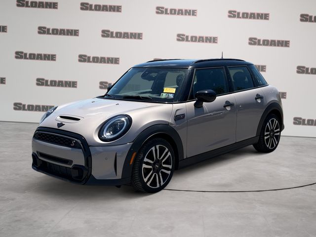 Gray Metallic 2023 MINI Cooper S 4-Door Hatchback FWD Hatchback Front-Wheel Drive 7-Speed Automatic