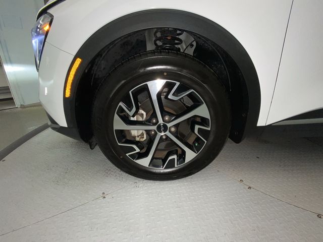 Used 2023 White Kia EX image 10