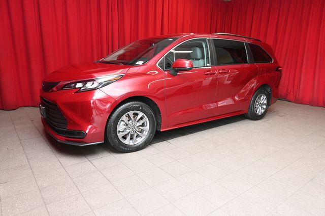 2024 Toyota Sienna LE 8-Passenger FWD