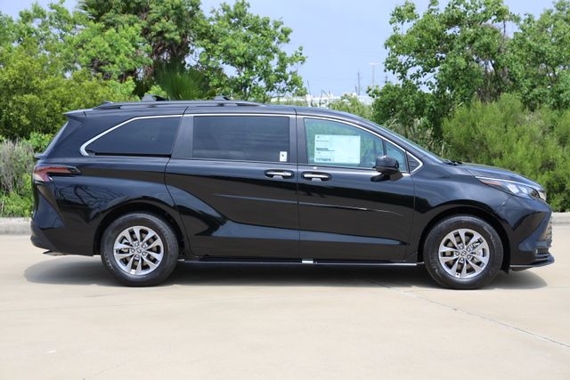 2026 Toyota Sienna XLE - 3