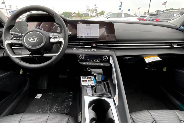 2024 Hyundai Elantra Hybrid Limited photo