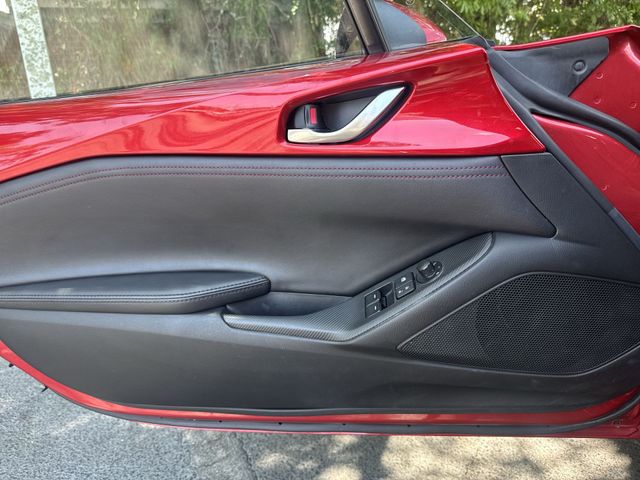 Used 2016 Red Mazda Grand Touring image 23