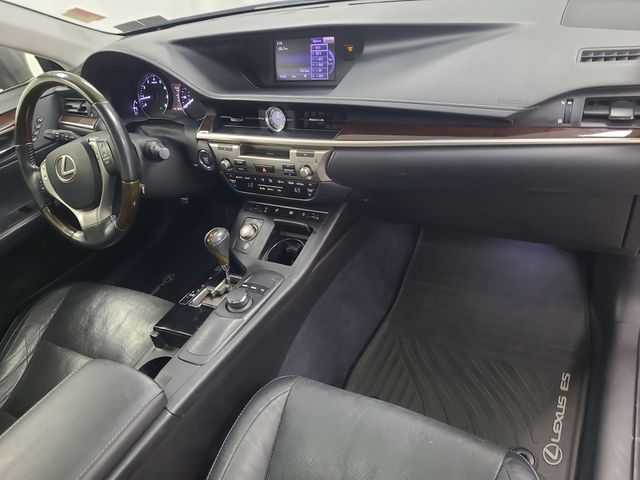 2013 – Lexus – ES