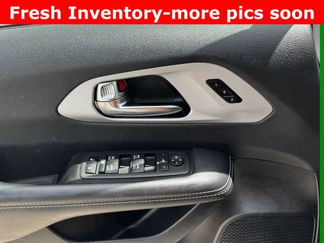 2025 Chrysler Pacifica Limited White at Big Star Chrysler Jeep Dodge Ram 