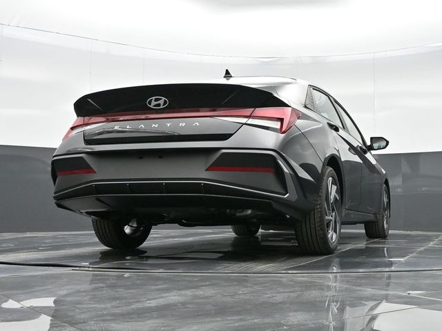 2025 Hyundai Elantra SEL 32