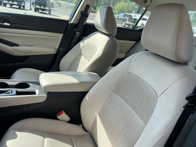 2025 Nissan Altima SV - Photo 12