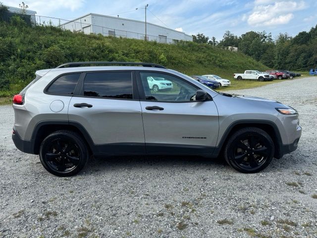 Used 2017 Silver Jeep Sport image 10