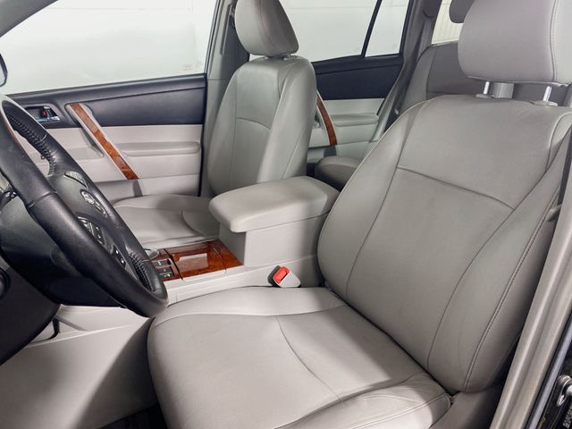 2013 Toyota Highlander Limited 17