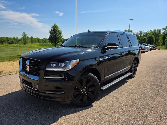 Infinite Black Metallic Clearcoat 2022 Lincoln Navigator SUV / Crossover Four-Wheel Drive Automatic