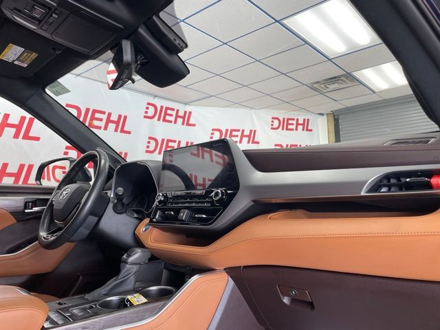 Used 2021 Toyota Highlander Hybrid SUV