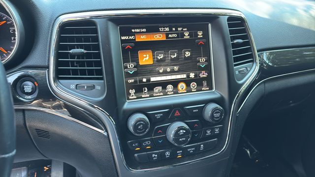 Used 2017 White Jeep Trailhawk image 31