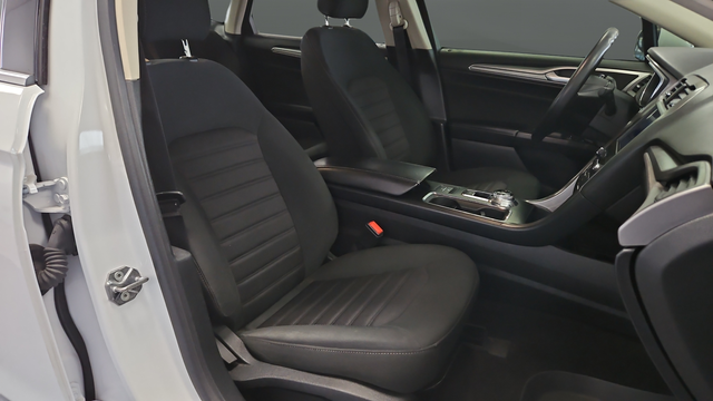 Used 2020 Oxford White Ford SE image 25