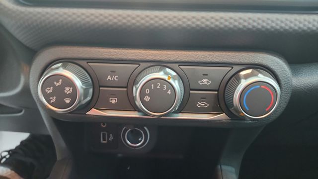 2025 Nissan Kicks Play