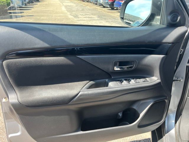 MitsubishiOutlander13
