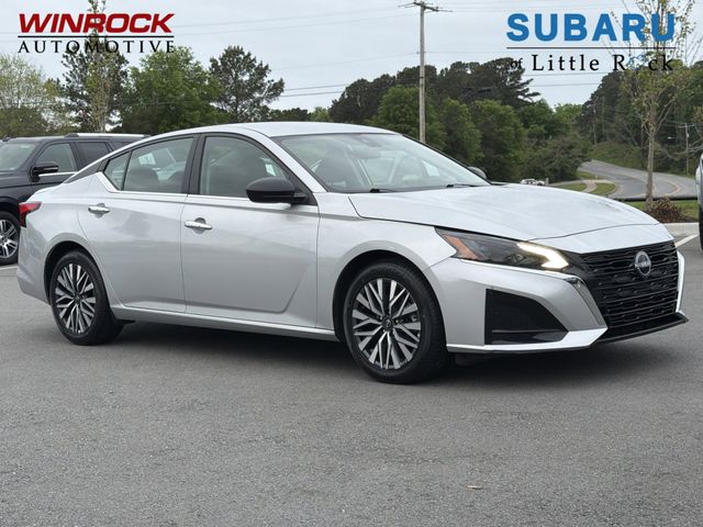 Brilliant Silver Metallic 2024 Nissan Altima 2.5 SV FWD Sedan Front-Wheel Drive Continuously Variable Transmission