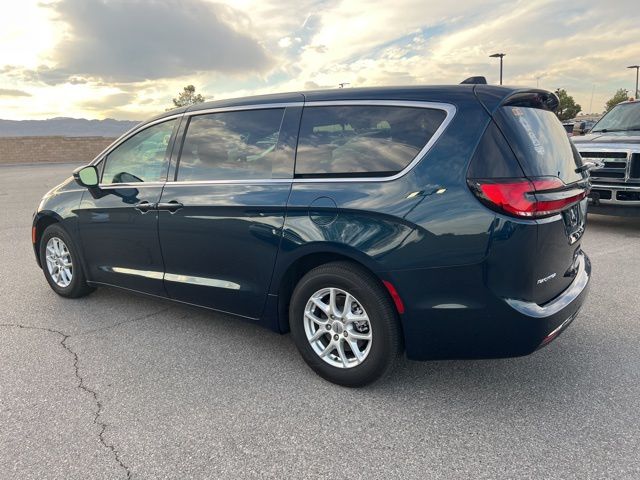 2023 Chrysler Pacifica Touring L 6