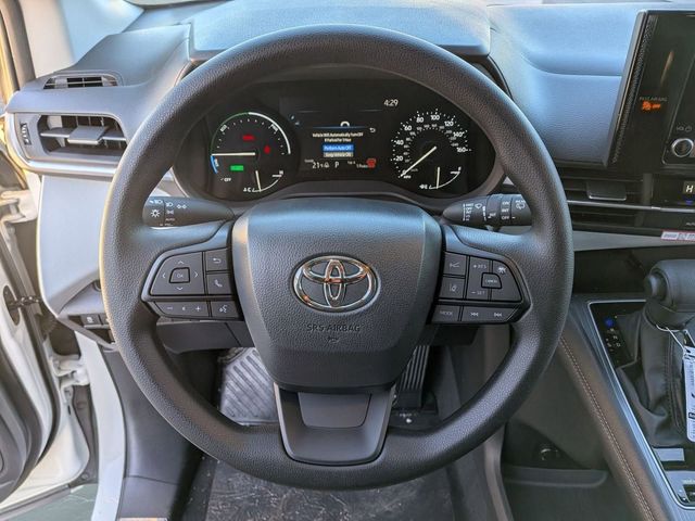 2026 Toyota Sienna LE - Photo 17