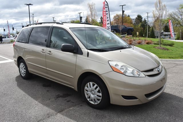 Desert Sand Mica 2006 Toyota Sienna LE 7-Passenger Minivan Front-Wheel Drive 5-Speed Automatic Overdrive