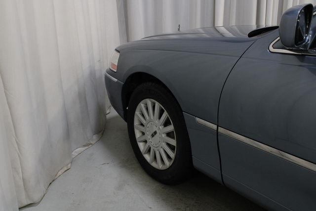 Used 2003 Silver Lincoln Signature image 25
