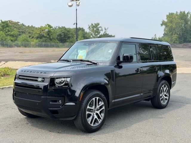 2025 Land Rover Defender 130 P400 X-Dynamic SE AWD