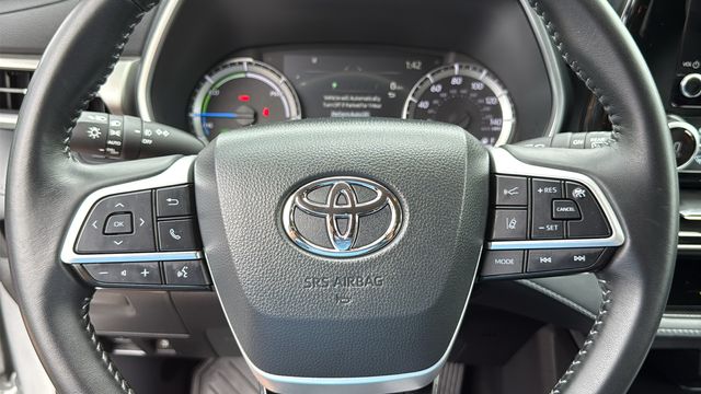 Used 2025 Toyota Highlander Hybrid SUV