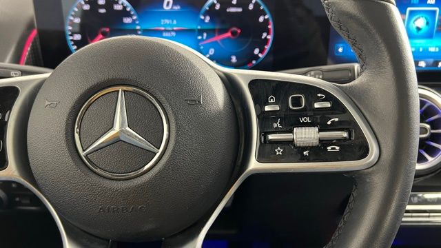 Mercedes-BenzGLB10